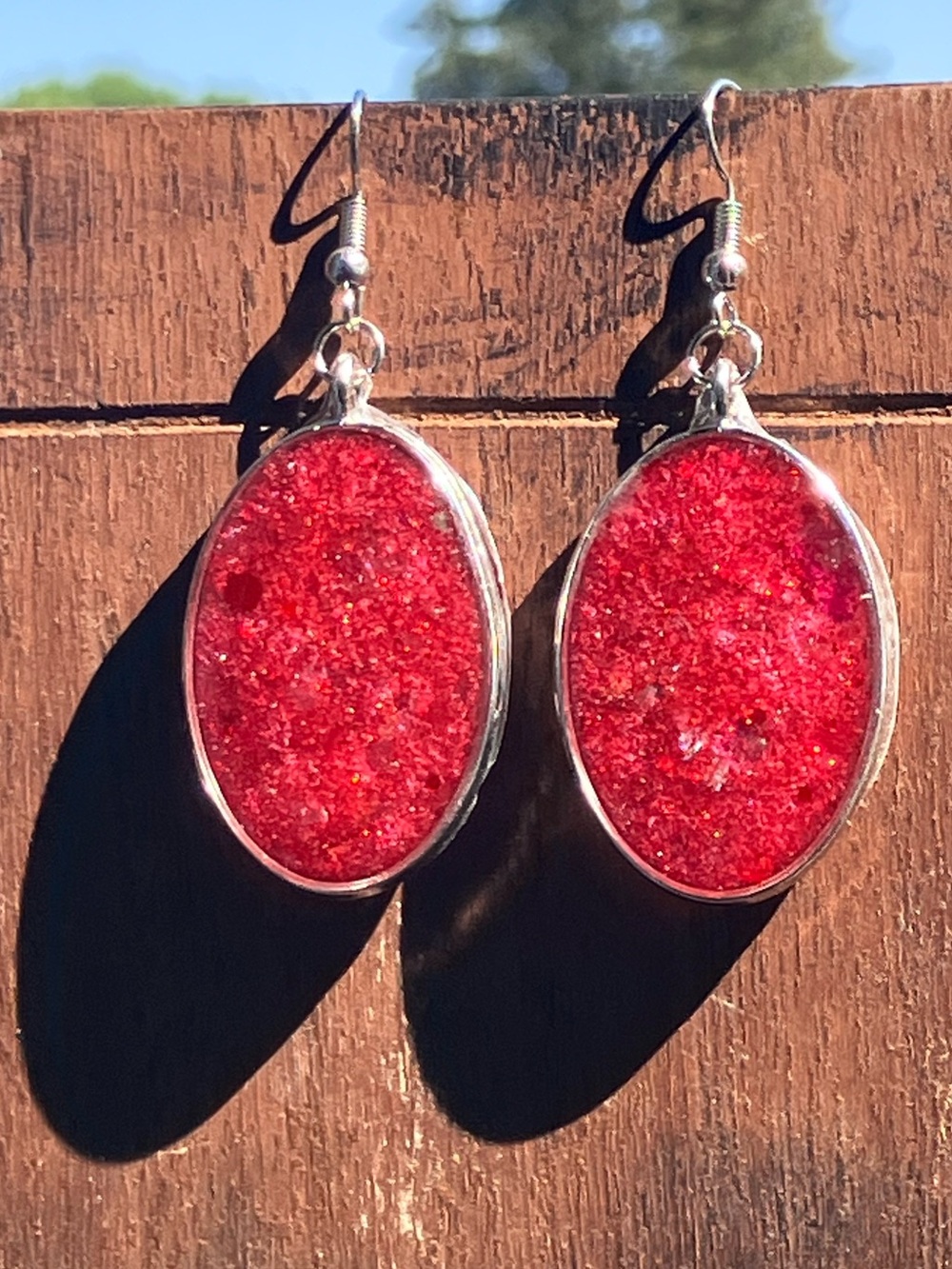 Red resin glitter oval dangle earrings silver